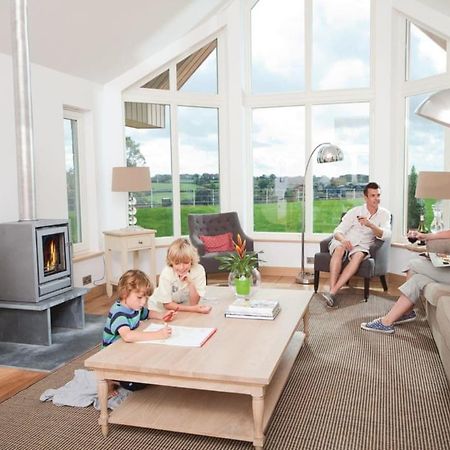 Swandown Lodges チャード エクステリア 写真