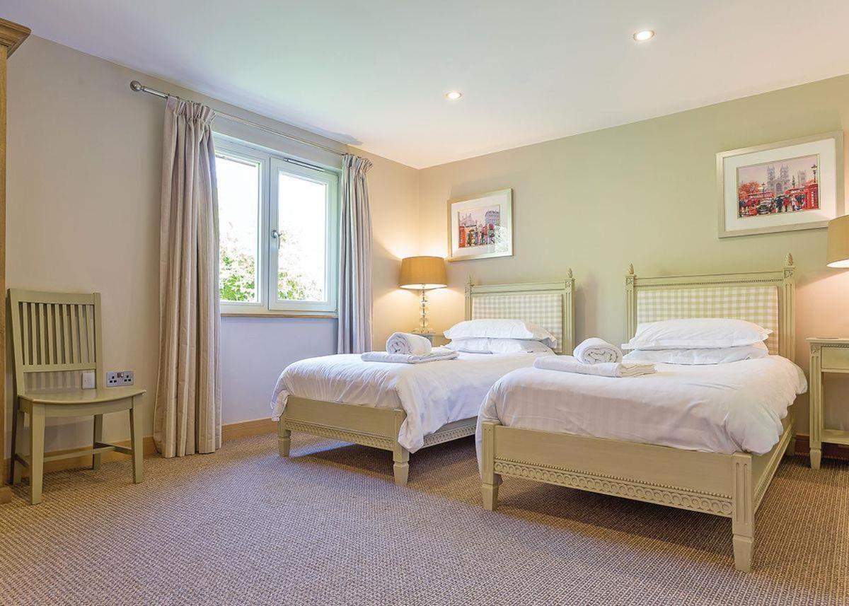 Swandown Lodges チャード エクステリア 写真