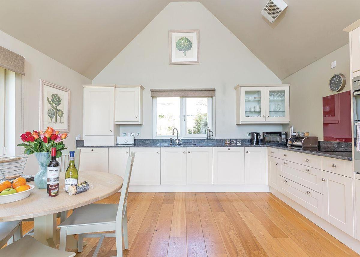 Swandown Lodges チャード エクステリア 写真