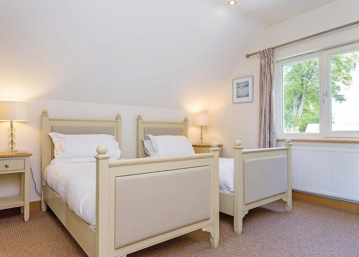Swandown Lodges チャード エクステリア 写真