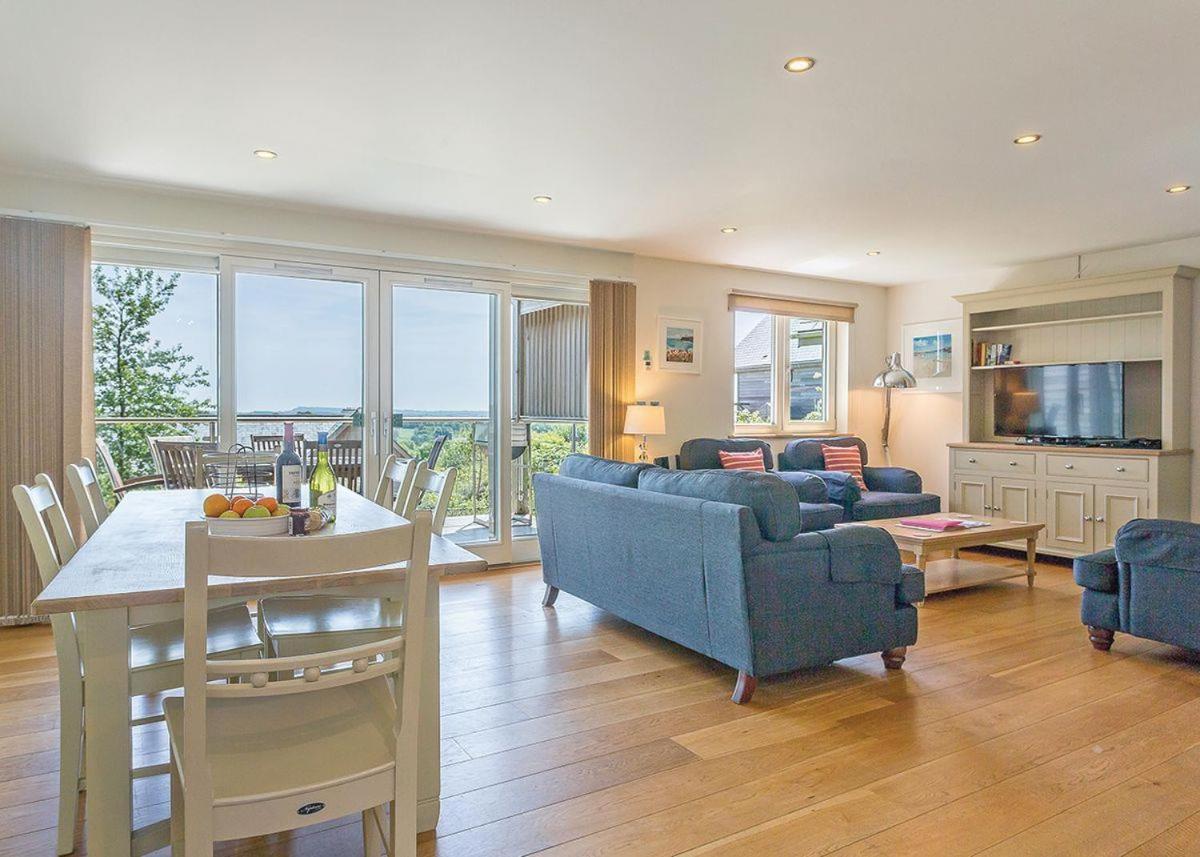 Swandown Lodges チャード エクステリア 写真