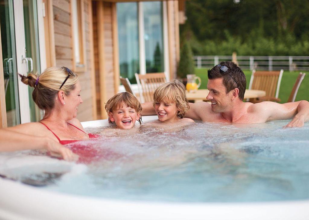 Swandown Lodges チャード エクステリア 写真